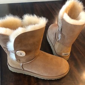 New! Ugg Bailey Button Chestnut Suede Boots Size 8